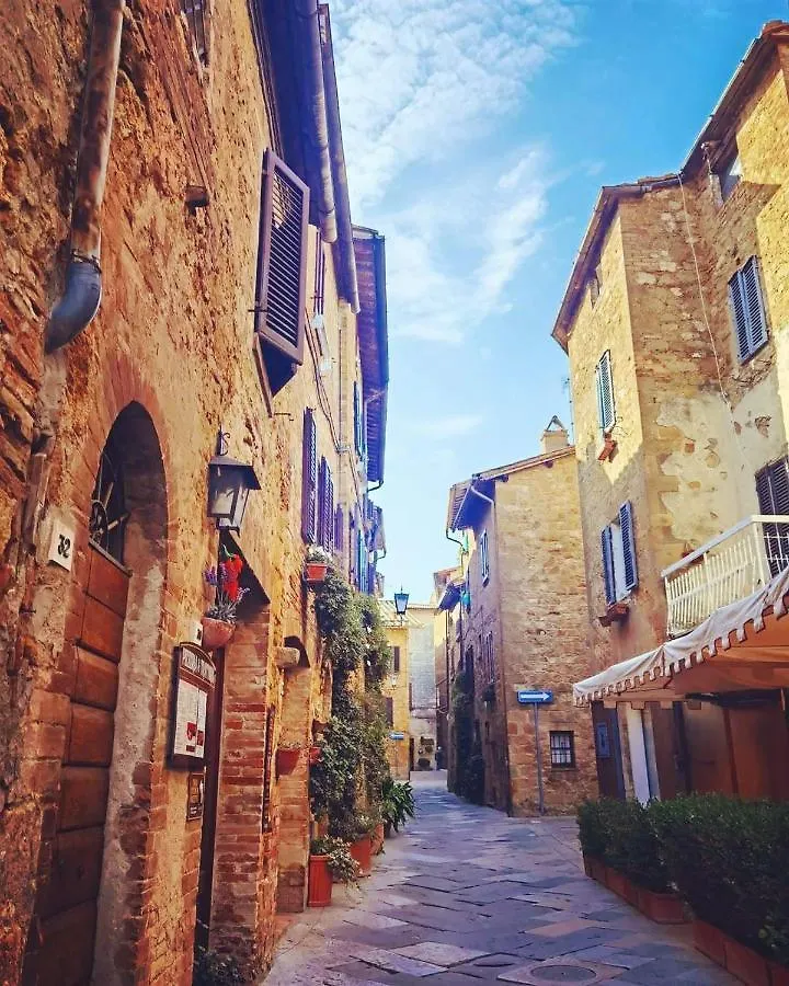 L'Apparita Camere Pienza 0*,  Italy